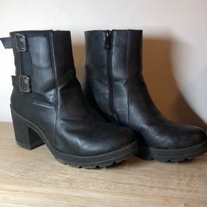Black leather boots US 9